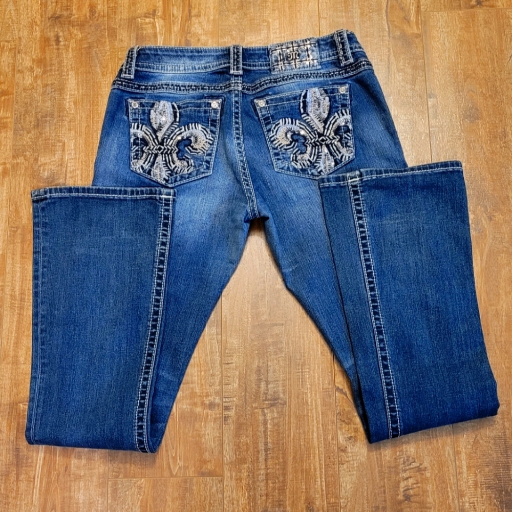 Miss Me Women's Fleur de Lis jeans Sz 29 Inseam 32"